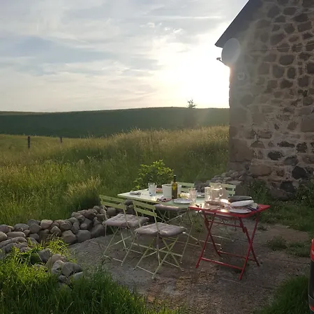 Buron De Cachebroche Proche Puy Mary Casa de Férias *